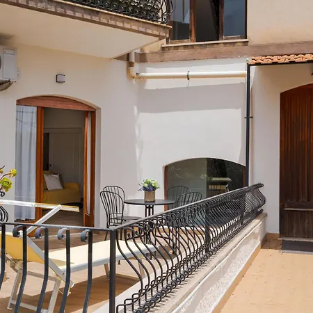 La Maison De Clotilde شقة تاورمينا