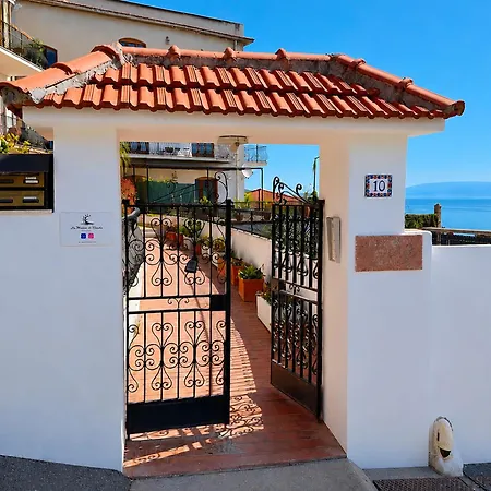 La Maison De Clotilde טאורמינה